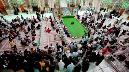 مركز القرآن الكريم يستأنف المحفل القرآني الأسبوعي حضوريًا في باحة الصحن الحيدري الشريف