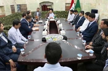 الأمين العام للعتبة العلوية المقدسة بعد لقائه بكادر دار القرآن الكريم:ضرورة توسيع الانشطة والبرامج القرآنية بما يتناسب وطبيعة المكان الشريف الذي يحتضنه القرآن الناطق المولى أمير المؤمنين (عليه السلام)