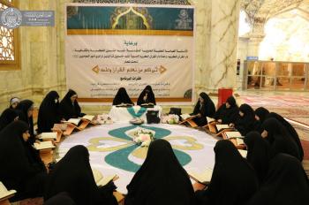 دار القرآن النسوية تقيم برنامجاً قرآنياً للزائرات